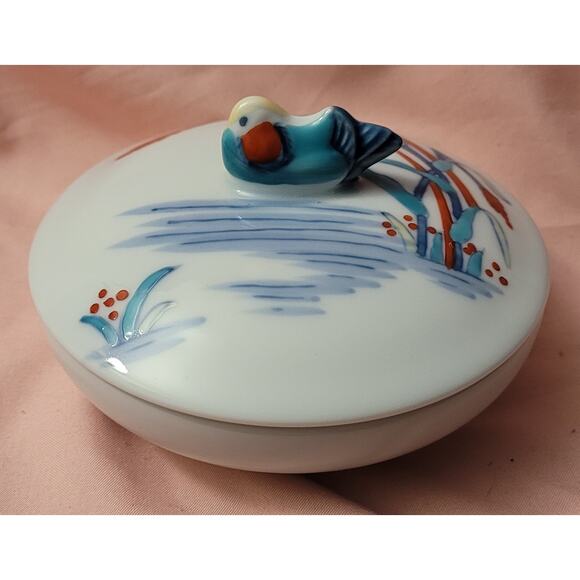 Arita Porcelain Round Trinket Dish With Lid, Hidden Bird Inside - Picture 1 of 9